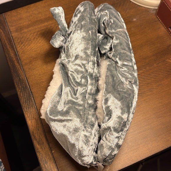 Slippers! Cozy and cute! - Picture 2 of 3